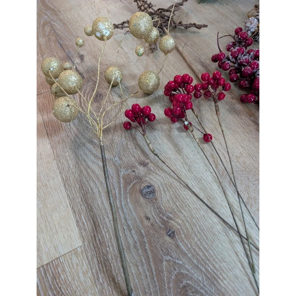 12Pcs Artificial Holly Berries Pinecones Gold Trim Rattan‎ Star